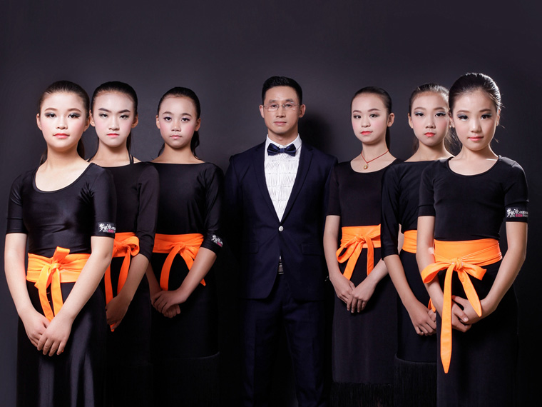 鹽商人物第24期丨專訪夢(mèng)黑池舞蹈創(chuàng)始人陸豐裕：逐夢(mèng)人生，舞動(dòng)精彩